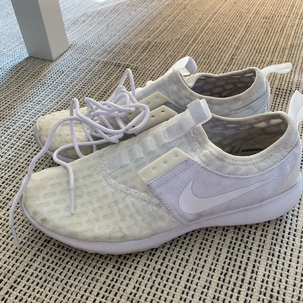 White Nike Juvenate